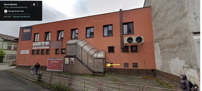 Boční vchod do PE studia z ulice Staroměstská